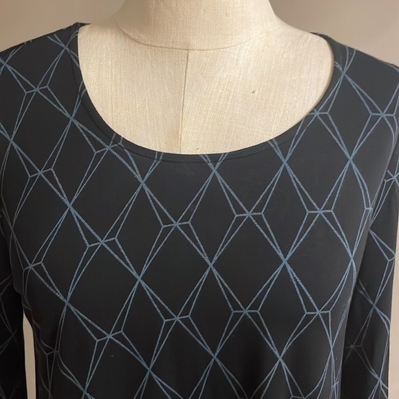 SOMA SO SOFT LONG SLEEVE STRETCH TOP size Small black w/ geometric green design - Picture 3 of 7
